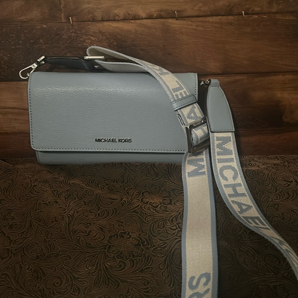 Michael Kors Serene Blue: Zip Around Crossbody Elegance